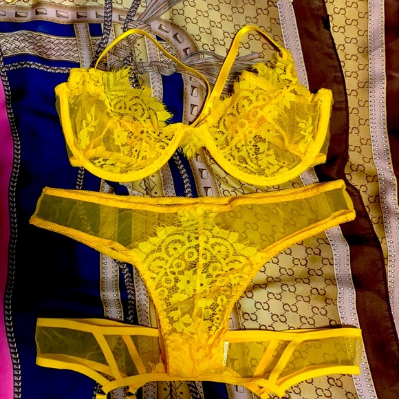 Yellow lingerie set - Picture 1 of 4